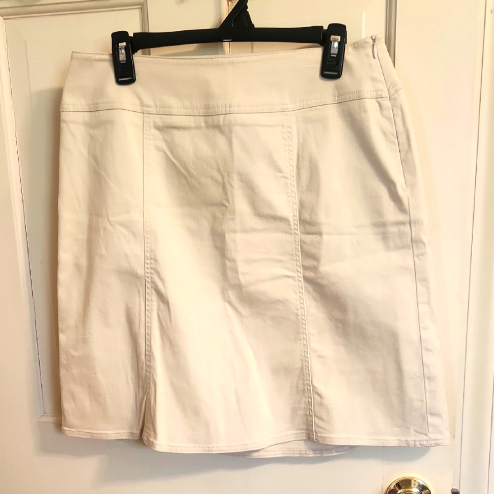 Chaus Elegant Cream Skirt Size 12